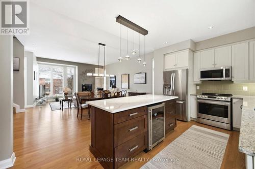 418 Mayfair Avenue, Ottawa, ON - Indoor Photo Showing Kitchen With Upgraded Kitchen