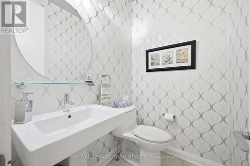 418 Mayfair Avenue, Ottawa, ON - Indoor Photo Showing Bathroom