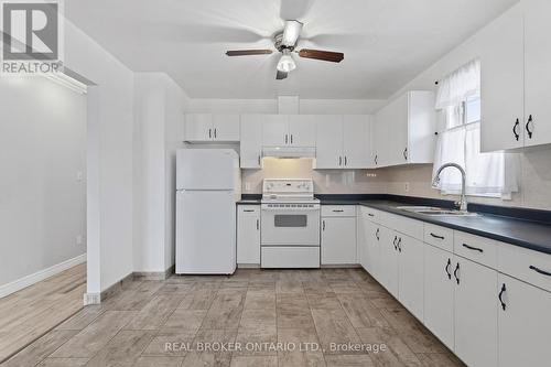 379 Southworth Street S, Welland (Lincoln/Crowland), ON - Indoor Photo Showing Kitchen With Double Sink