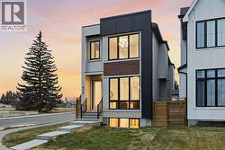 926 21 Avenue NW  Calgary, AB T2M 1K6