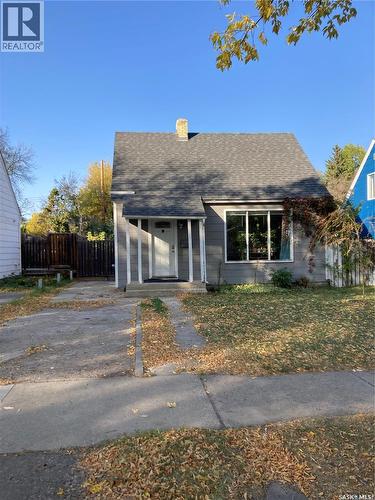 215 Ash Street E, Saskatoon, SK - Outdoor