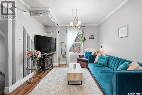 215 Ash Street E, Saskatoon, SK - Indoor Photo Showing Living Room