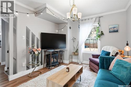 215 Ash Street E, Saskatoon, SK - Indoor Photo Showing Living Room