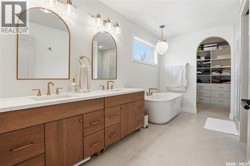224 Elm Street E, Saskatoon, SK - Indoor Photo Showing Bathroom