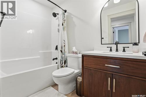 224 Elm Street E, Saskatoon, SK - Indoor Photo Showing Bathroom