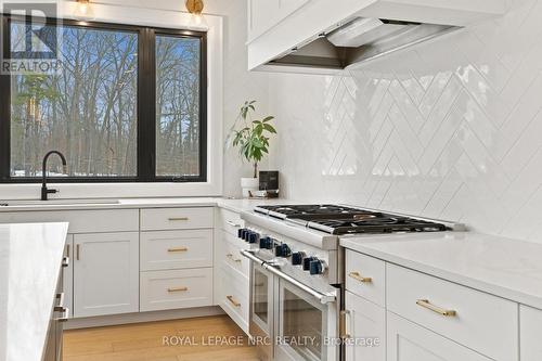 1 Briarfield Crescent, St. Catharines (Glendale/Glenridge), ON - Indoor Photo Showing Kitchen With Upgraded Kitchen
