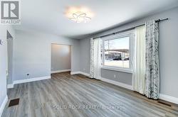 Living Rm/Dining Rm Vacant - 