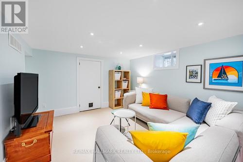 407 Aberdeen Avenue, Hamilton, ON - Indoor Photo Showing Living Room