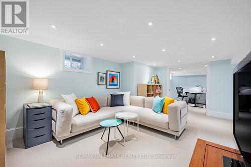 407 Aberdeen Avenue, Hamilton, ON - Indoor Photo Showing Living Room