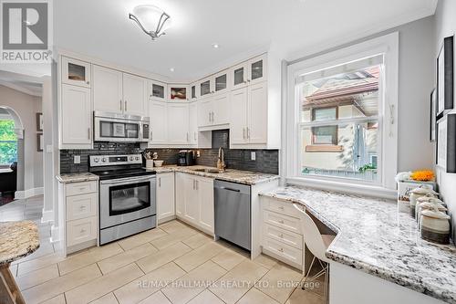 407 Aberdeen Avenue, Hamilton, ON - Indoor Photo Showing Kitchen With Double Sink