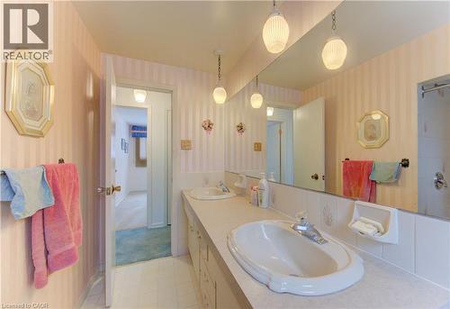 26 Deerpark Crescent, Kitchener, ON - Indoor Photo Showing Bathroom