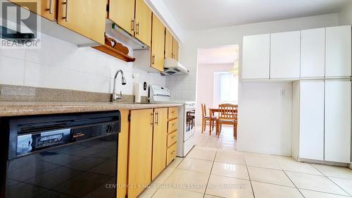 6 Cottsmore Crescent, Markham, ON - Indoor Photo Showing Kitchen
