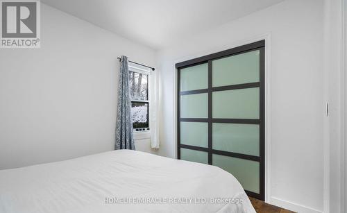 101 River Road E, Wasaga Beach, ON - Indoor Photo Showing Bedroom
