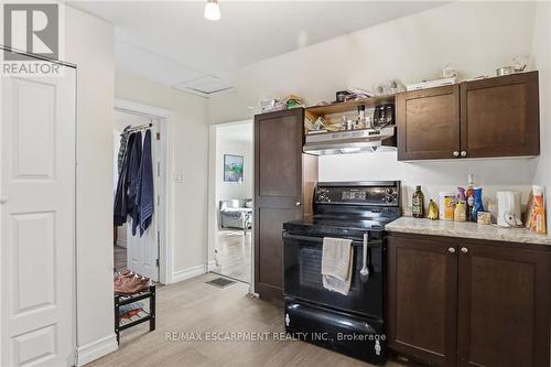 260 Prospect Street S, Hamilton, ON - Indoor Photo Showing Kitchen