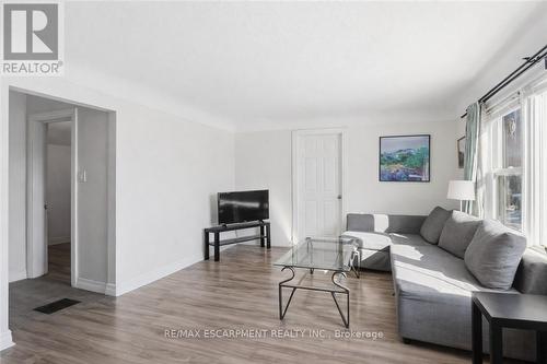 260 Prospect Street S, Hamilton, ON - Indoor Photo Showing Living Room
