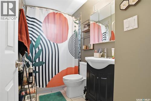 210 113Th Street W, Saskatoon, SK - Indoor Photo Showing Bathroom
