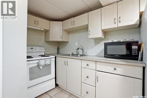 210 113Th Street W, Saskatoon, SK - Indoor Photo Showing Kitchen With Double Sink