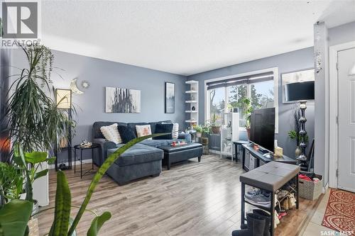 210 113Th Street W, Saskatoon, SK - Indoor Photo Showing Living Room