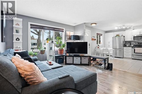 210 113Th Street W, Saskatoon, SK - Indoor Photo Showing Living Room