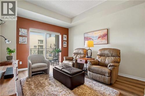 2000 Creekside Drive Unit# 708, Hamilton, ON - Indoor Photo Showing Living Room