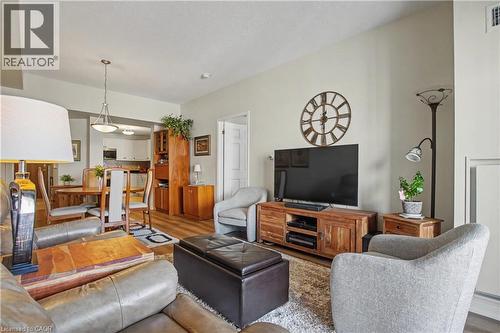 2000 Creekside Drive Unit# 708, Hamilton, ON - Indoor Photo Showing Living Room