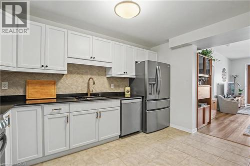 2000 Creekside Drive Unit# 708, Hamilton, ON - Indoor Photo Showing Kitchen