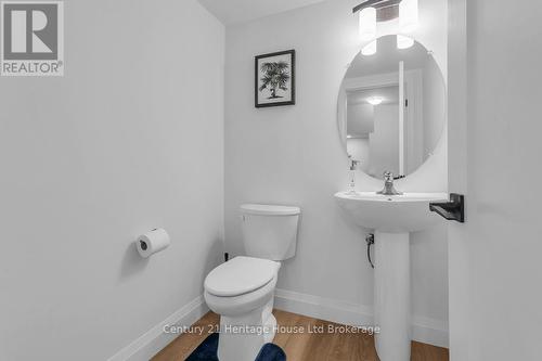 33 Martin Street, Tillsonburg, ON - Indoor Photo Showing Bathroom