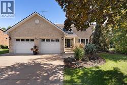 229 IRWIN AVE Essex, ON N8M 2T5