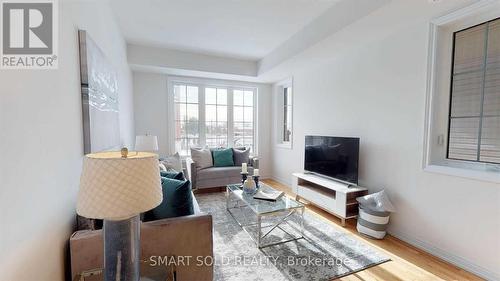 17 Jaffna Lane, Markham, ON - Indoor Photo Showing Living Room