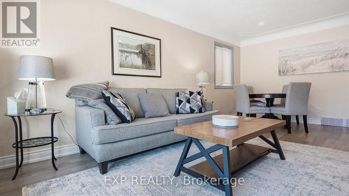 1032 Cedarwood Place, Burlington, ON - Indoor Photo Showing Living Room