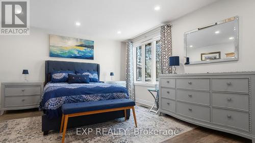 1032 Cedarwood Place, Burlington, ON - Indoor Photo Showing Bedroom
