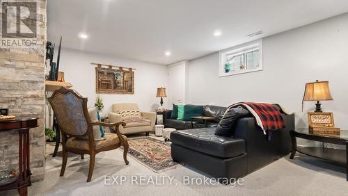 1032 Cedarwood Place, Burlington, ON - Indoor