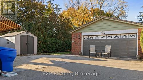 1032 Cedarwood Place, Burlington, ON - Outdoor