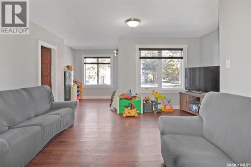 334 Brownlee Avenue, Mclean, SK - Indoor Photo Showing Living Room