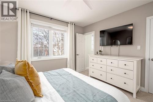 275 Camborne Crescent, Burlington, ON - Indoor Photo Showing Bedroom