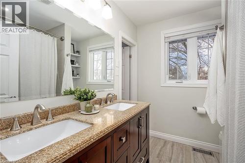 275 Camborne Crescent, Burlington, ON - Indoor Photo Showing Bathroom