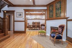 3560 Av. Marcil  Montréal (Côte-Des-Neiges/Notre-Dame-De-Grâce), QC H4A 2Z3