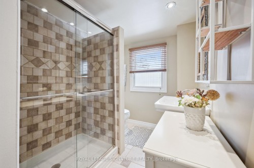 164 Jackson Avenue, Kitchener, ON - Indoor Photo Showing Bathroom