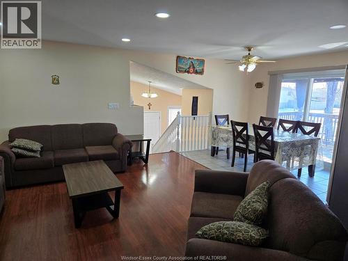 1504 Fuller Crescent, Windsor, ON - Indoor Photo Showing Living Room