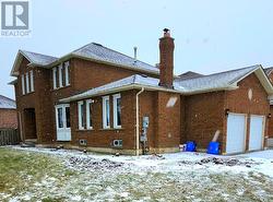 11 FOSTER CRESCENT  Whitby (Rolling Acres), ON L1R 1W1