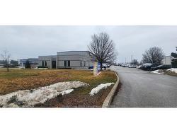 200-9009 TWIN OAKS Drive  Windsor, ON N8N 5B8