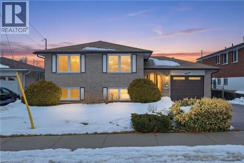 11 GLENMURRAY Court  Hamilton, ON L8K 5Y3