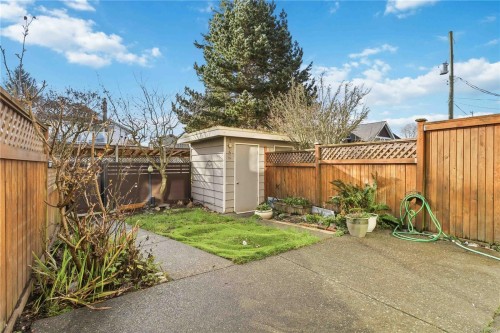 9-10145 Third St, Sidney, BC 