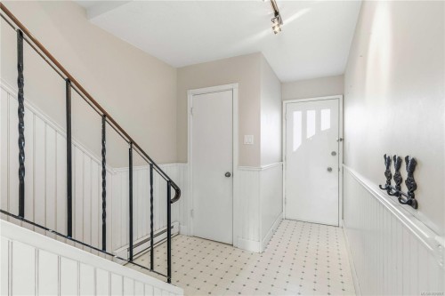 9-10145 Third St, Sidney, BC 