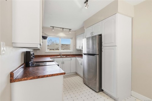 9-10145 Third St, Sidney, BC 