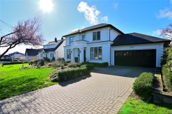 2777 Dewdney Ave  Oak Bay, BC V8R 3M3