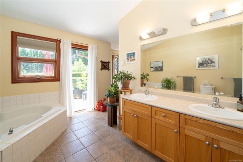 9-133 Corbett Rd, Salt Spring, BC 
