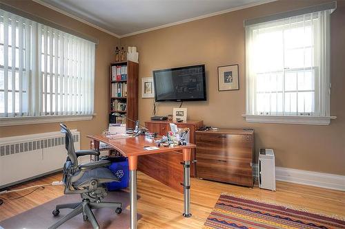 275 Roslyn Rd, Winnipeg, MB 