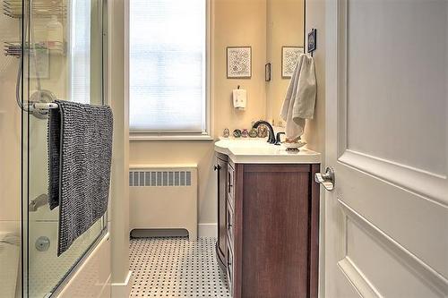 275 Roslyn Rd, Winnipeg, MB 