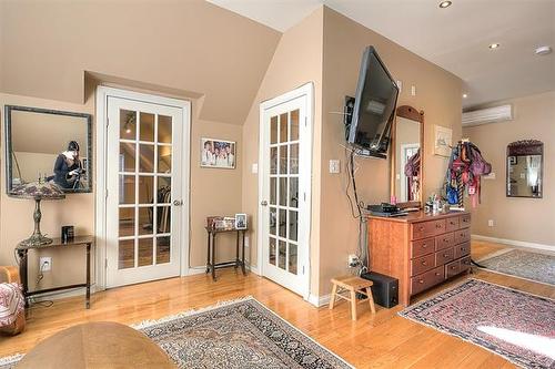 275 Roslyn Rd, Winnipeg, MB 